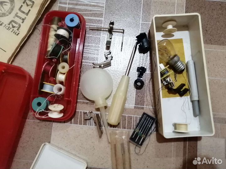 Швейная машина 