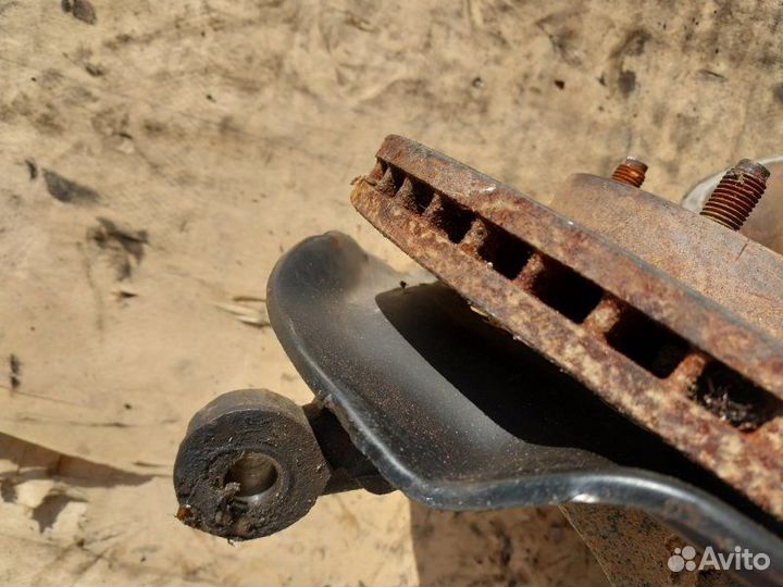 Кулак поворотный передний левый Toyota Rav4 ACA21