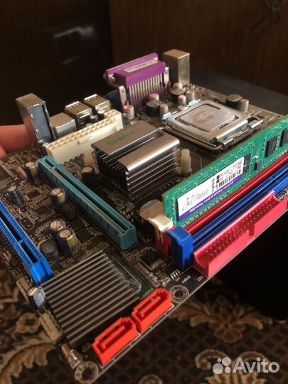 Материнская плата с процессором и памятью