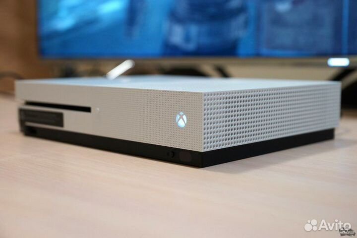 Xbox one s 1tb с контроллером