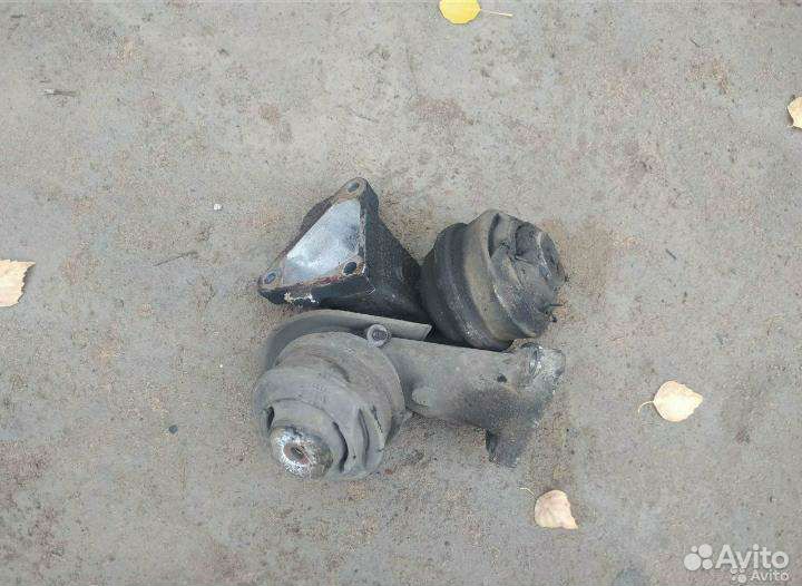 Подушка двигателя Мерседес W124