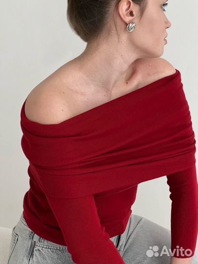 Кофта с открытими плечами