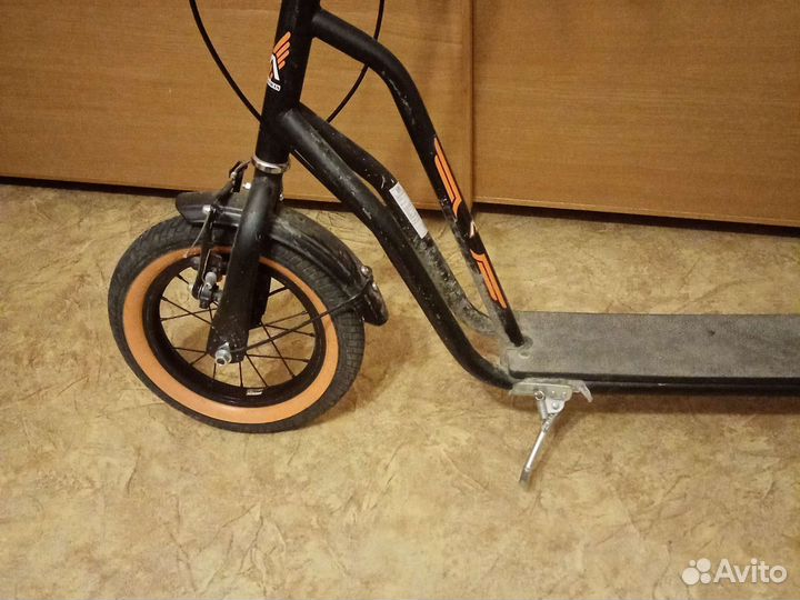 Самокат на пневмоколесах