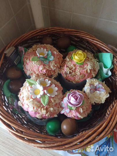 Курник и пасхальные куличи
