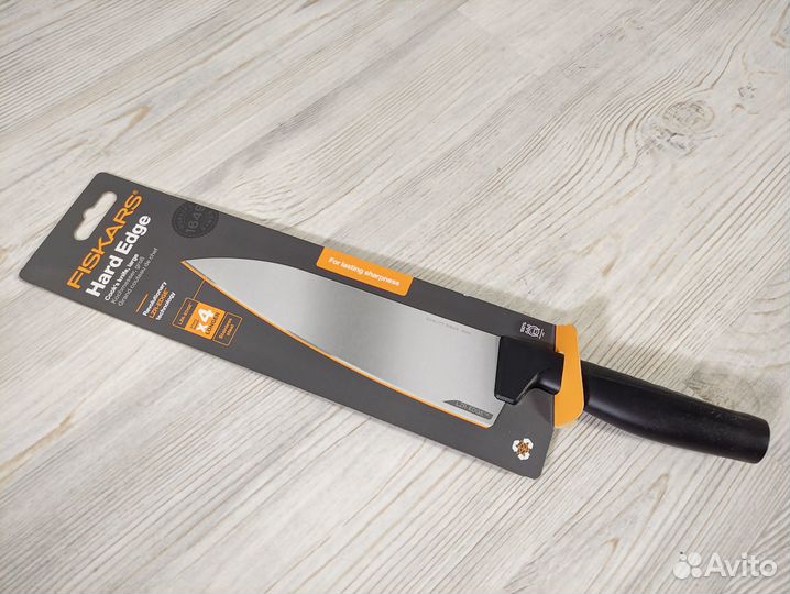 Нож поварской большой Hard Edge Fiskars 1051747