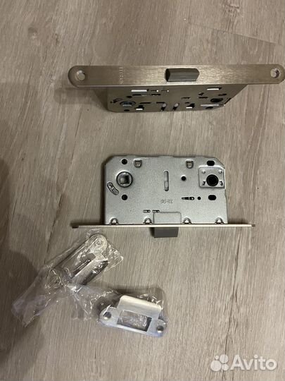 Замки дверные врезные новые