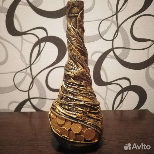 Декоративные бутылки и ваза