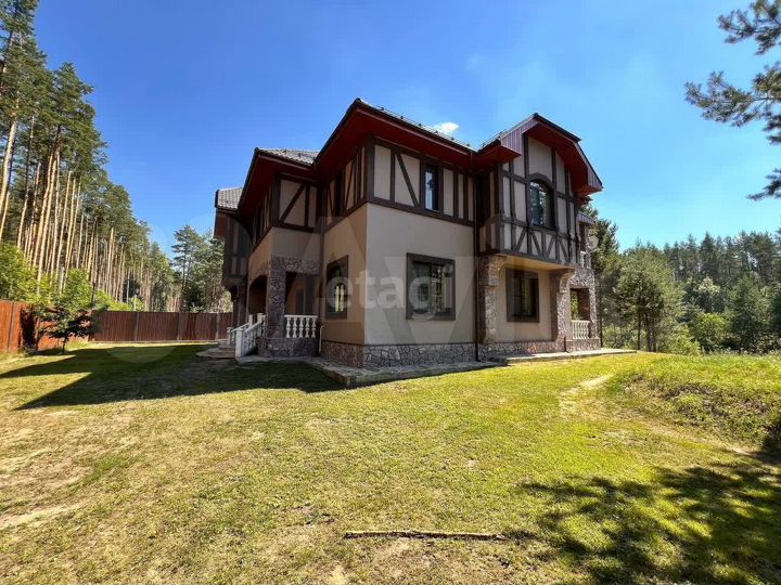 Коттедж 416 м² на участке 20 сот.