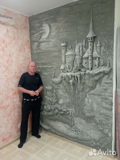 Барельефы на стенах