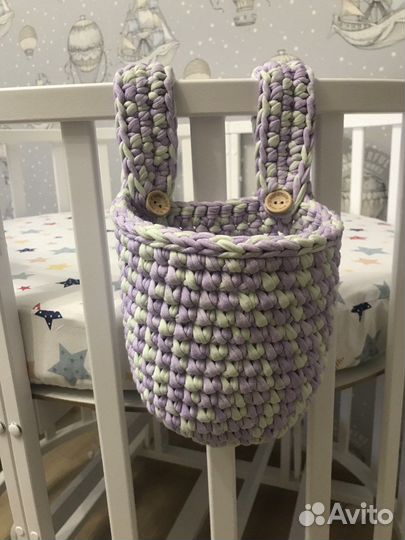 Подвесная вязаная корзинка