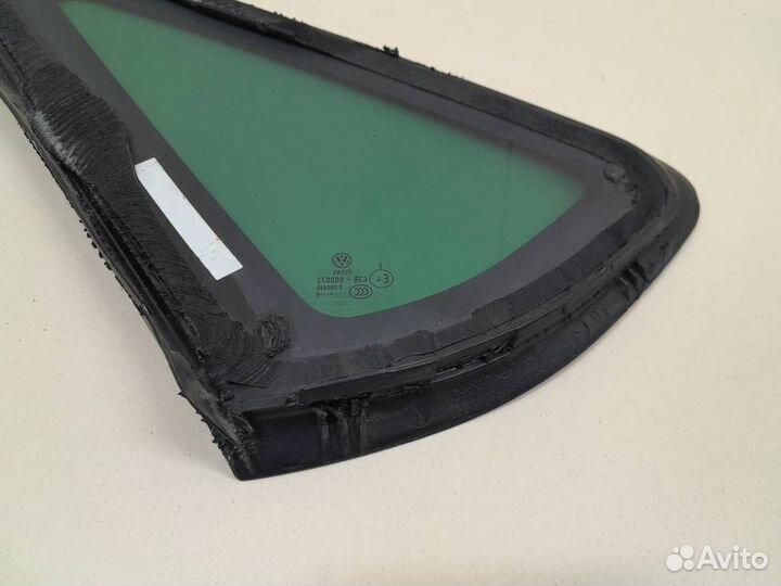 Стекло кузовное глухое правое Volkswagen Polo MK5
