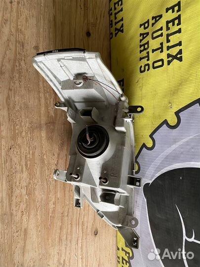 Фара правая Nissan Serena (pnc24) 1999-2005