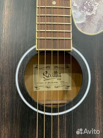 Акустическая гитара