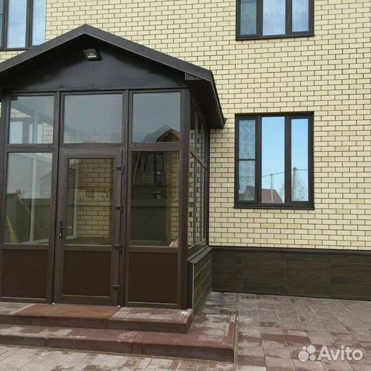Пластиковые окна и входные группы в коттедж