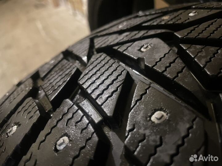 Dunlop SP Winter Ice 02 275/35 R20