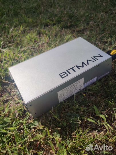 Блок питания Bitmain APW3, 1600 Вт. В идеале