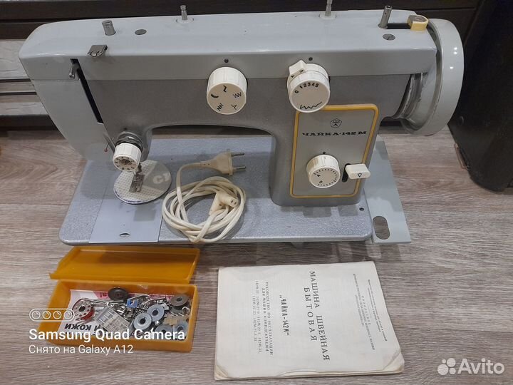 Швейная машина чайка 142м