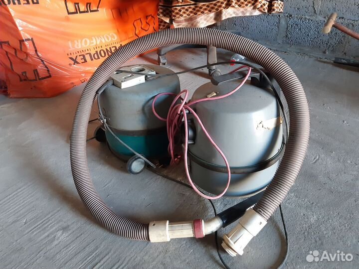 Два пылесоса