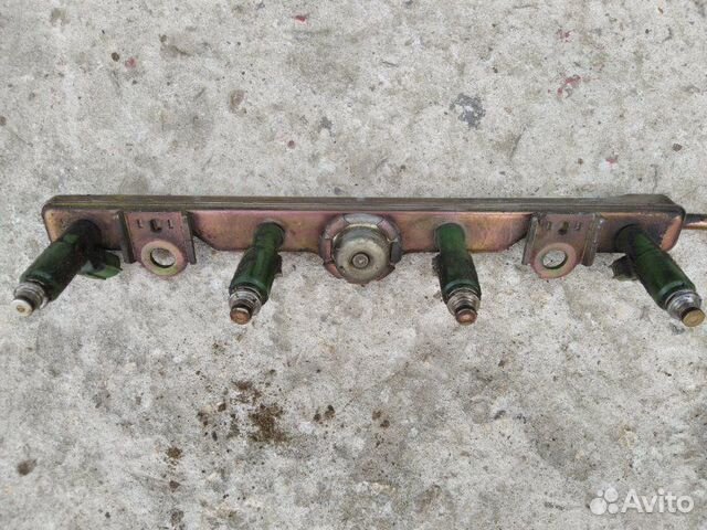 Топливная рампа Toyota Corolla E110 2002-2007