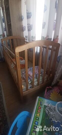 Детская кроватка с продольным маятником