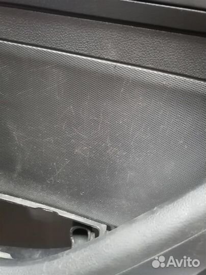 Skoda Rapid Обшивка двери передней левой