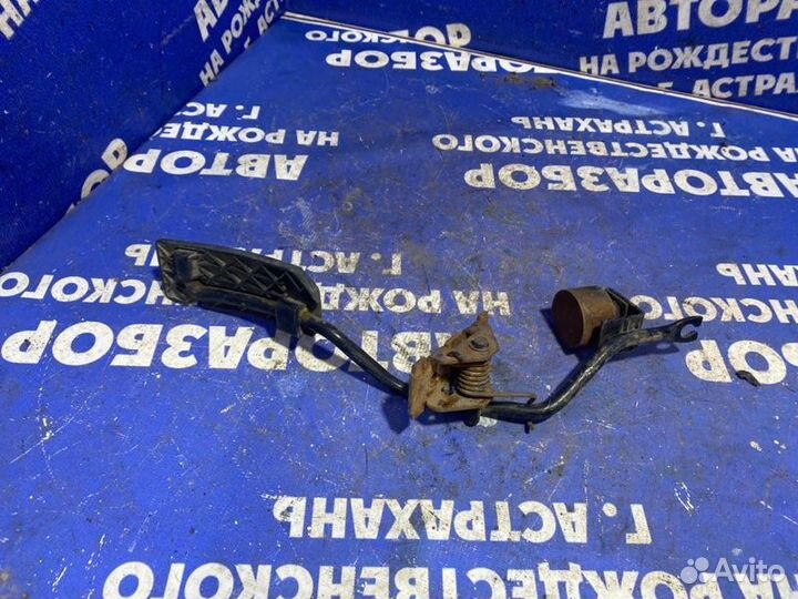 Педаль газа Nissan Primera P10 седан GA16DE 1993