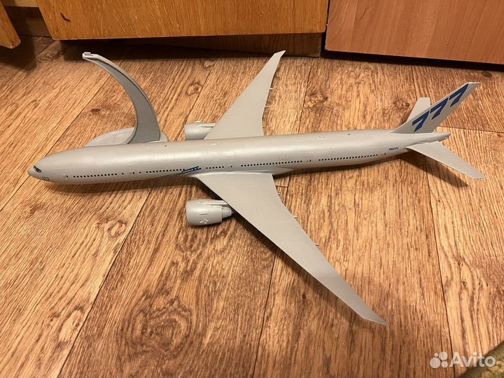 Модель самолета boeing 777