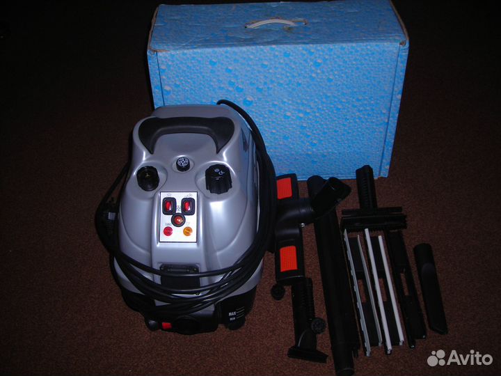 Моющий пылесос с парагенератором Аквилон.Белый кот