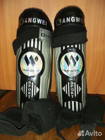 Щитки футбольные