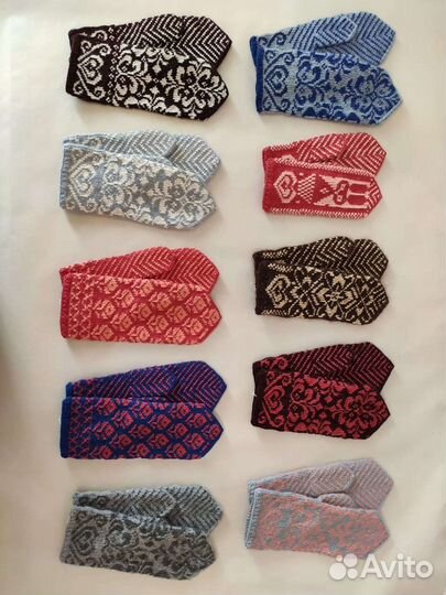 Варежки, повязки на голову и комнатные цветы