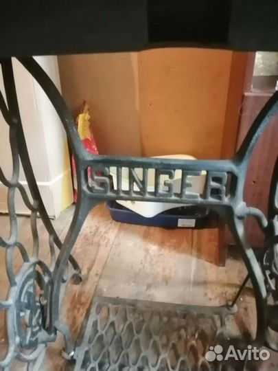 Старинная швейная машинка зингер