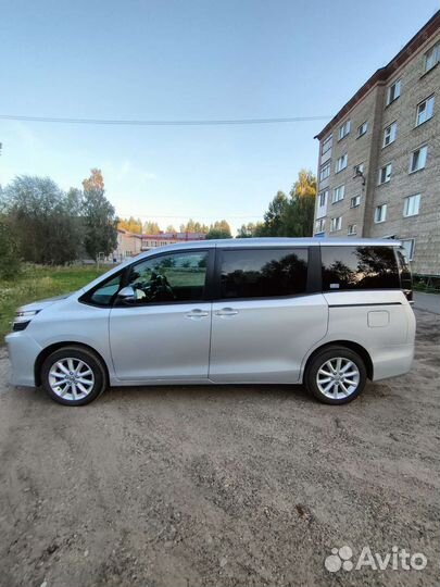 Toyota Voxy, 2016