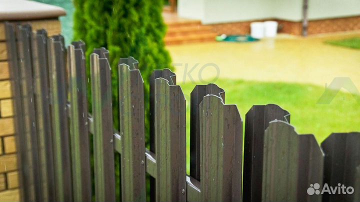 Металлический штакетник для забора