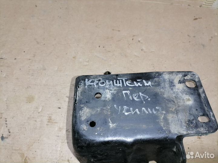 Кронштейн усилителя бампера Toyota Camry XV10