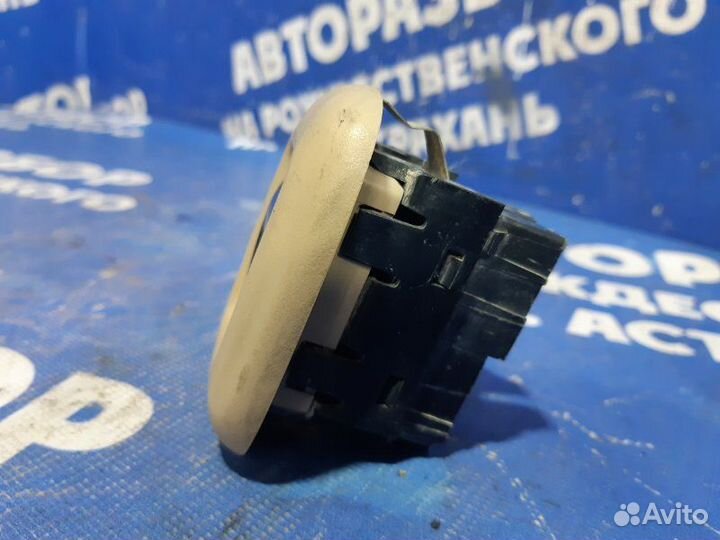 Кнопка стеклоподъемника Chevrolet Trailblazer