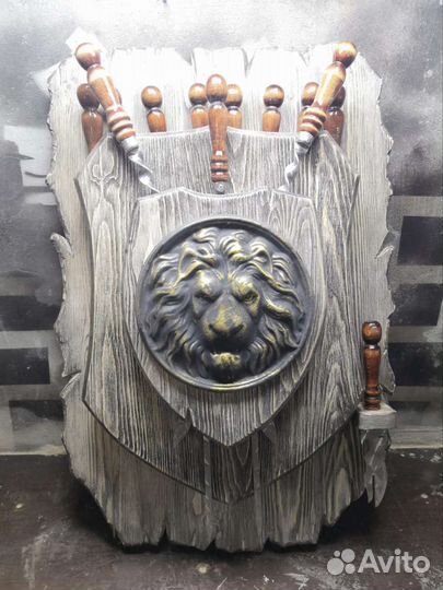 Щит с шампурами