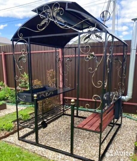 Мангал с крышей