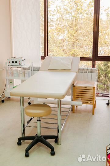 Массажная / косметологическая кушетка