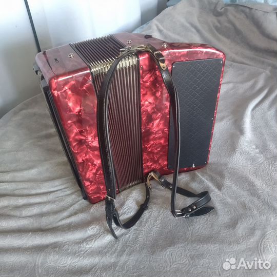 Продам аккордеон Weltmeister Grandina