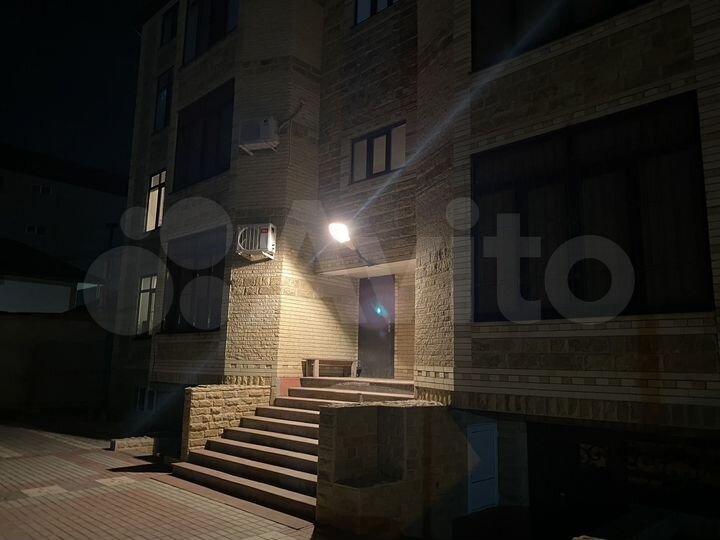 2-к. квартира, 80 м², 1/4 эт.