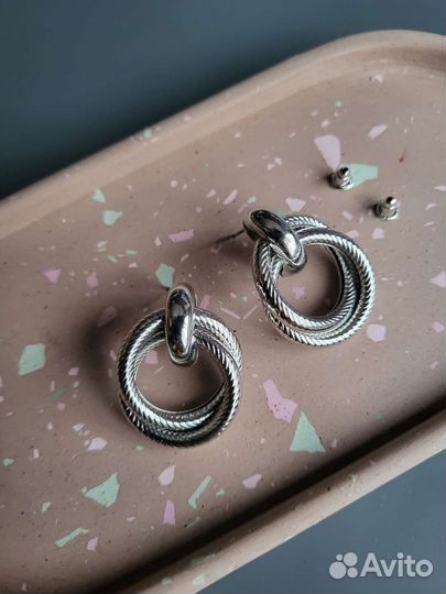Стильные серьги