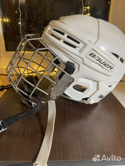 Хоккейный шлем