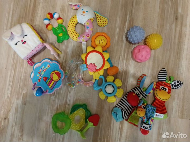 Игрушки для малыша пакетом