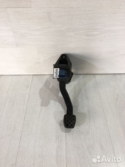 Педаль сцепления volkswagen polo 5 1.6 мт седан