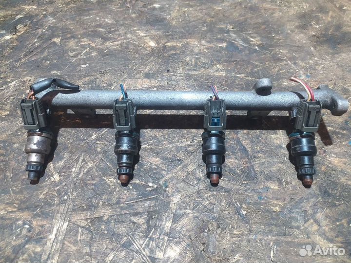 Рампа с форсунками Mazda 626 GE (1991—1997)