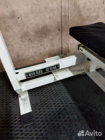 Скамья для жима лёжа со стойками и турник