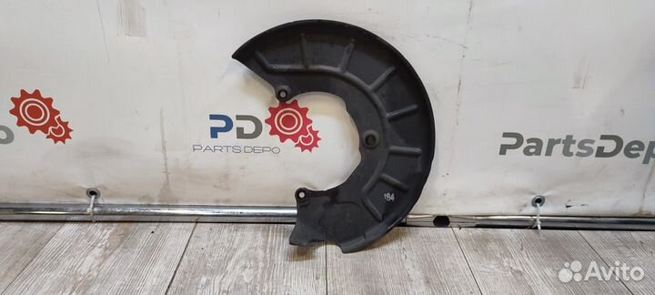 Кожух тормозного диска передний правый VAG