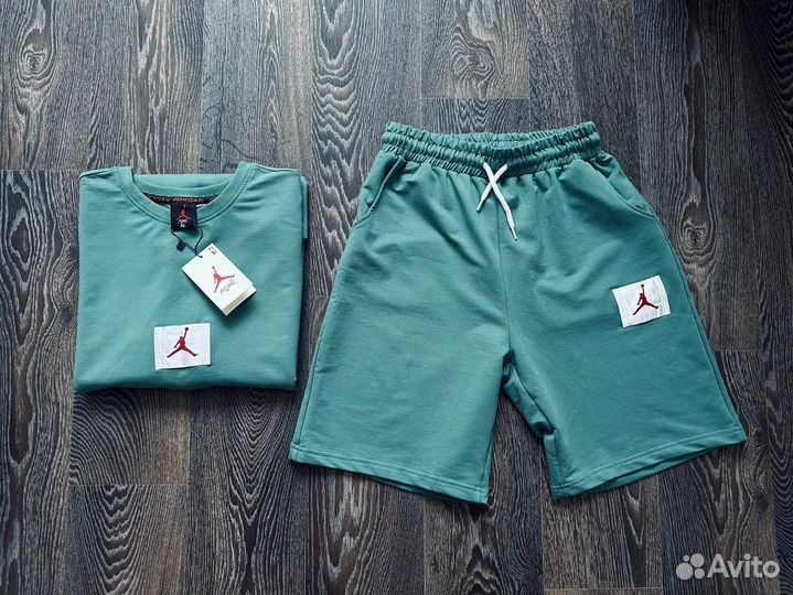 Костюм Jordan футболка и шорты 52 размер