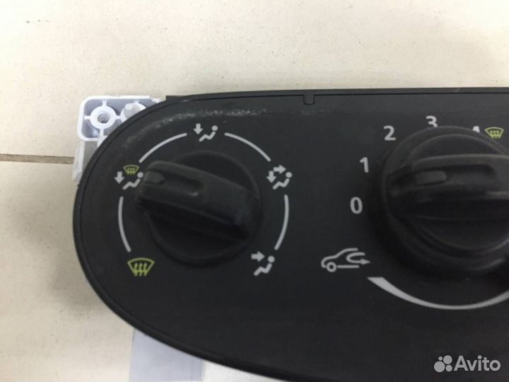 Блок управления отопителем Renault Sandero 2009-20