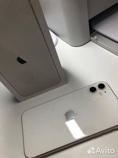 Телефон iPhone 11